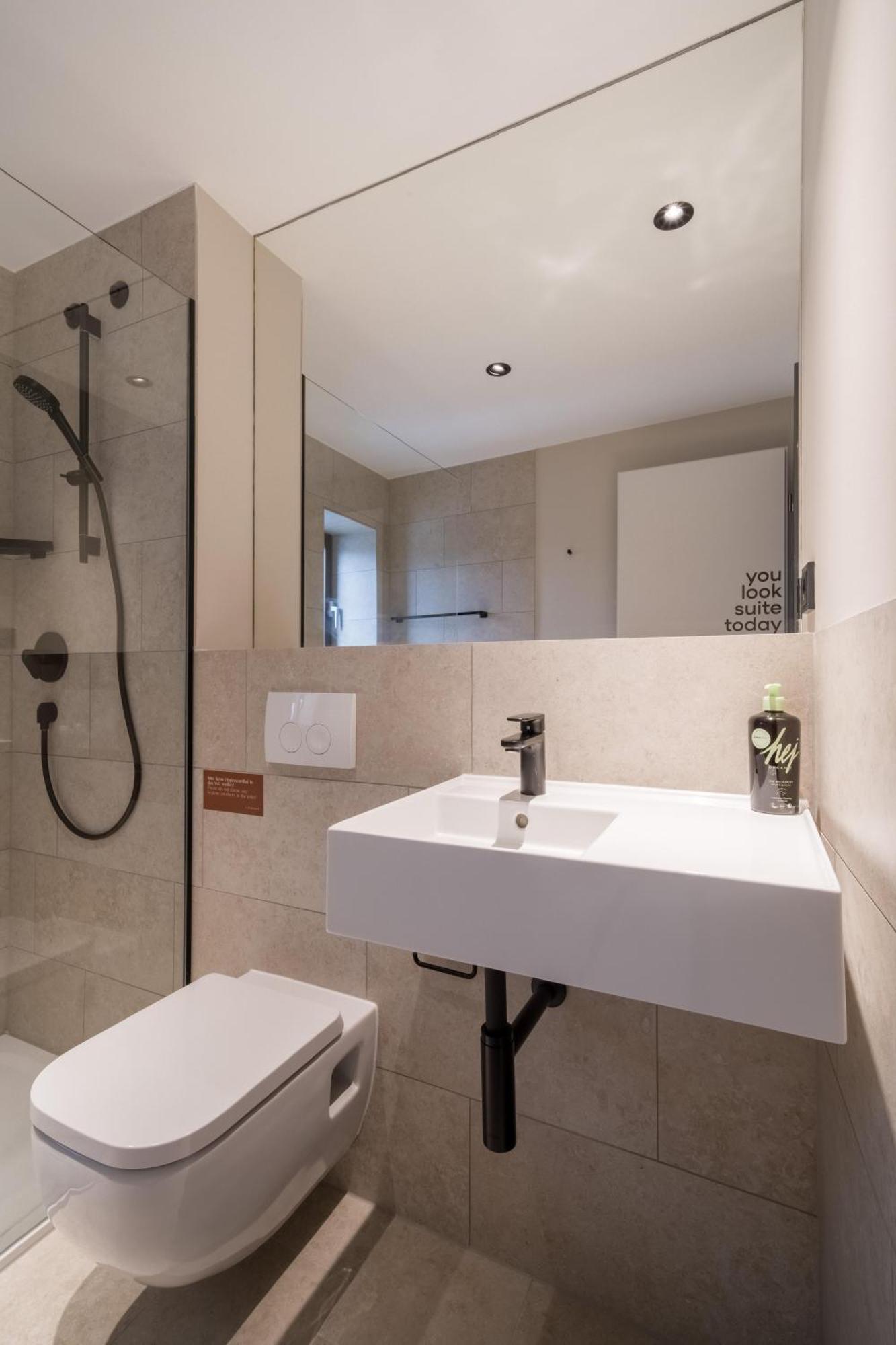 Limehome Saarbruecken Berliner Promenade الغرفة الصورة