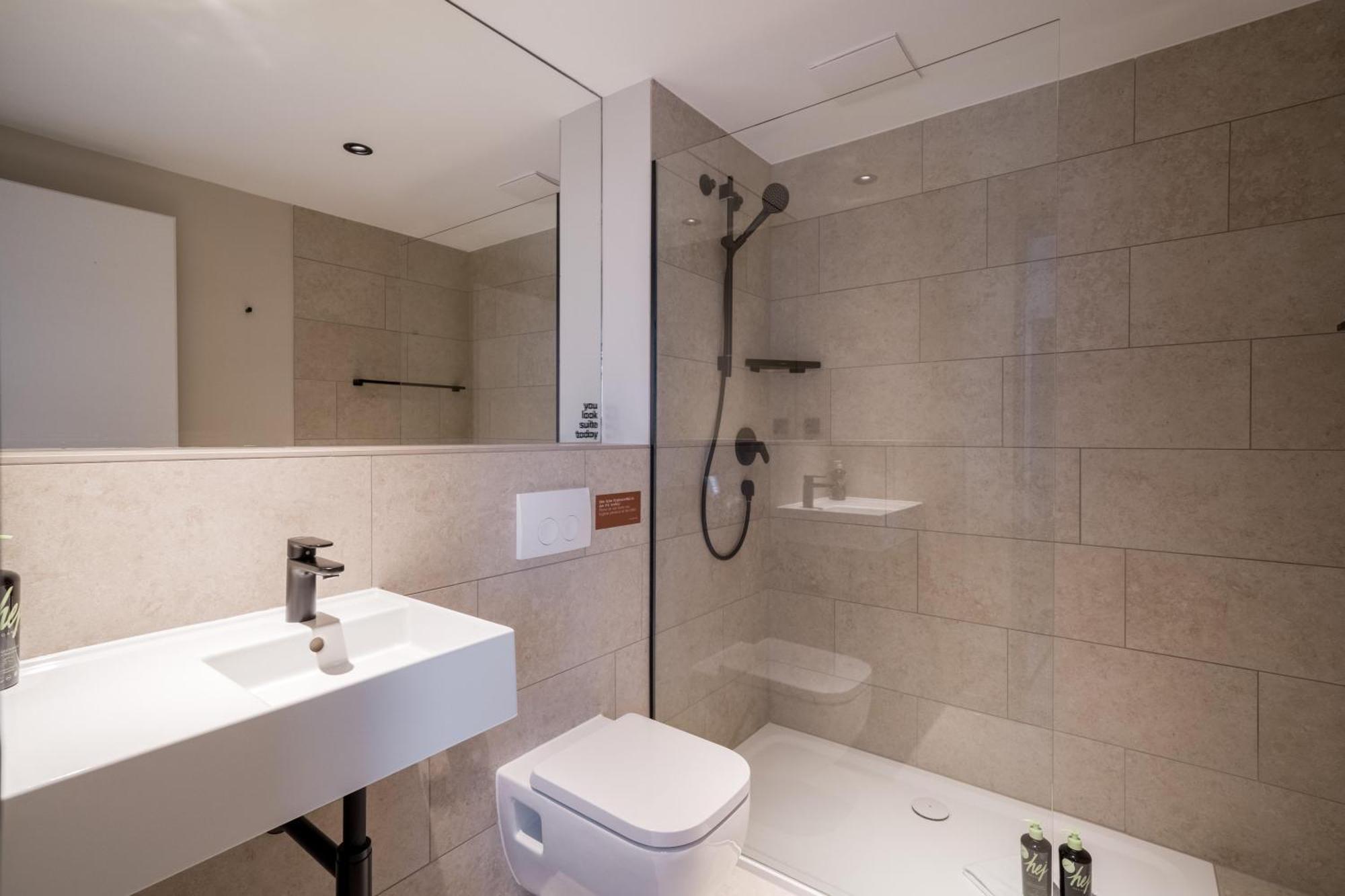 Limehome Saarbruecken Berliner Promenade الغرفة الصورة
